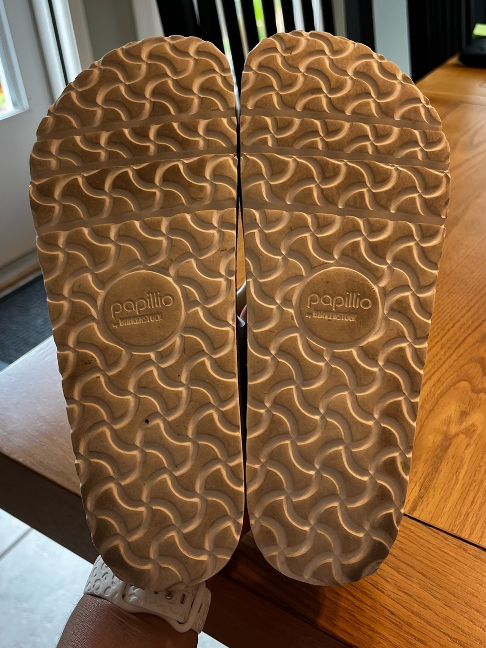 Women’s Birkenstock White Gizeh Sandals- Size 40 - Picture 6 of 7